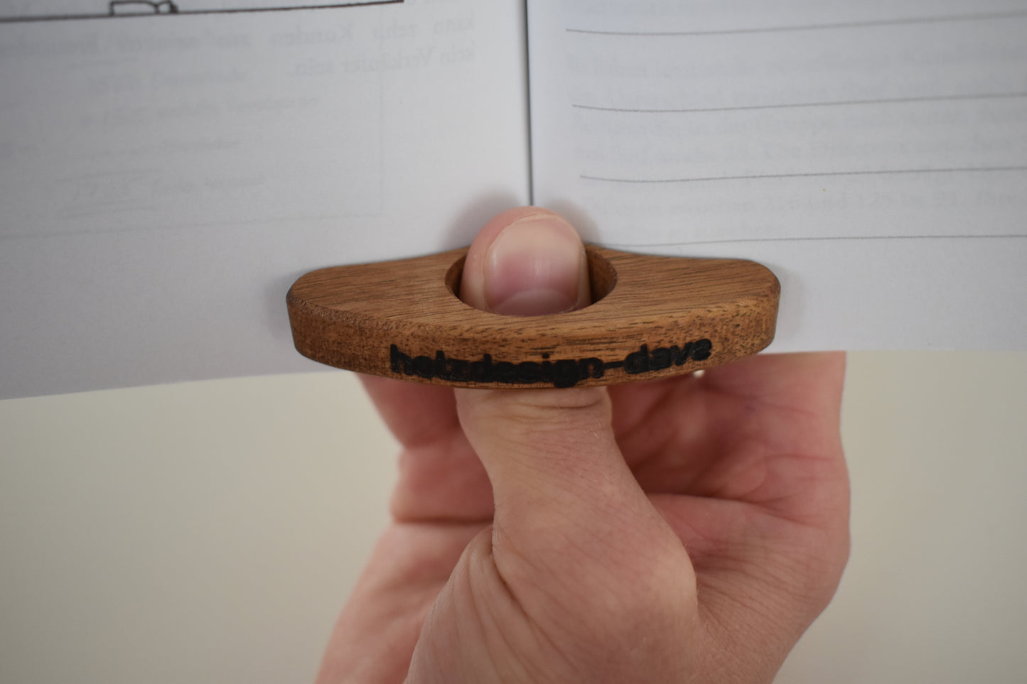 Buchöffner aus holz