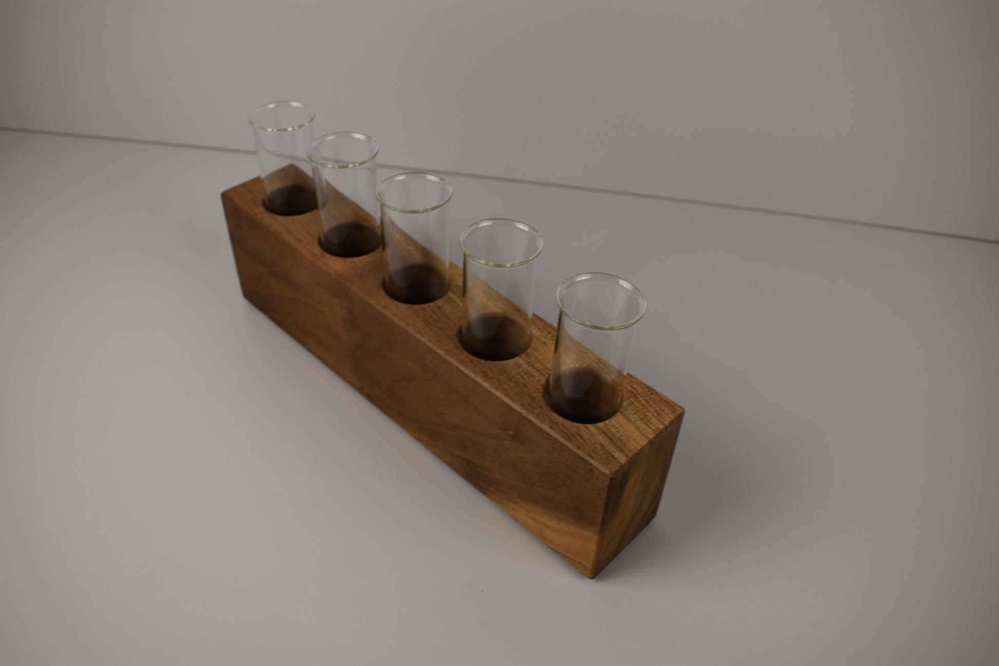 Pflanzenvermehrungsstation aus Holz