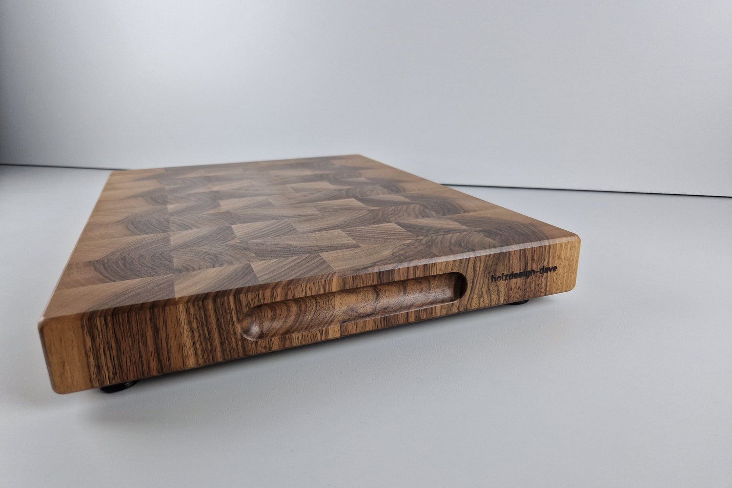stirnholz schneidebrett aus nussbaum schweiz holzdesign-dave